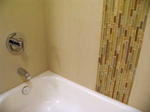 Simple modern bathroom tile design